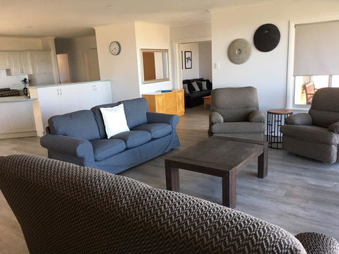 Emu Bay Holiday Homes - Airlie Beach Holiday 30