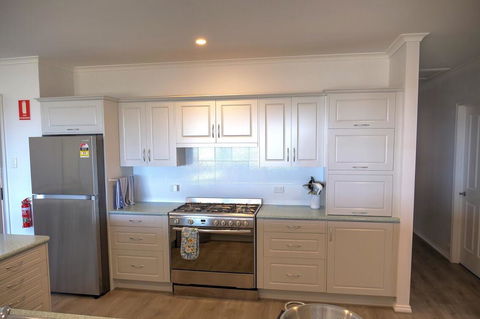 Emu Bay Holiday Homes - Airlie Beach Holiday 22