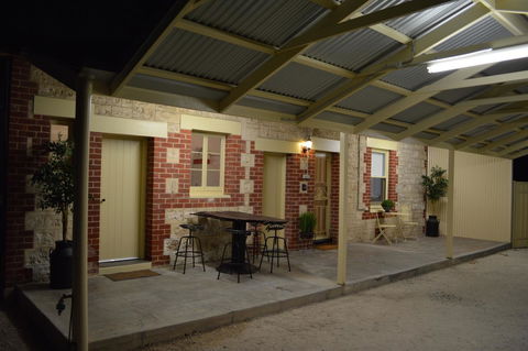 Two Cow Cottage Bed & Breakfast - Airlie Beach Holiday 32