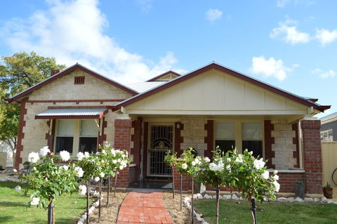 Two Cow Cottage Bed & Breakfast - Airlie Beach Holiday 1