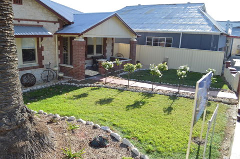 Two Cow Cottage Bed & Breakfast - Airlie Beach Holiday 18