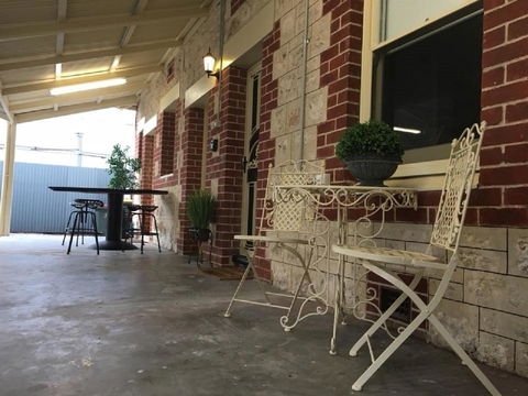 Two Cow Cottage Bed & Breakfast - Airlie Beach Holiday 0