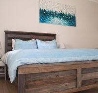 Smugglers Inn Studio Apartments - Airlie Beach Holiday