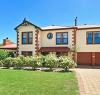 Wine and Roses Bed and Breakfast - Airlie Beach Holiday