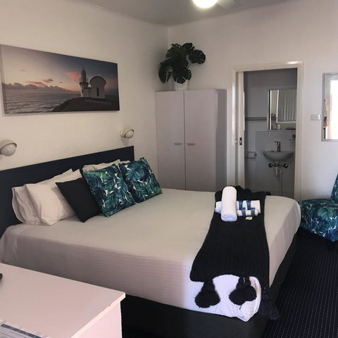 OCEAN BREEZE MOTEL - Airlie Beach Holiday 2