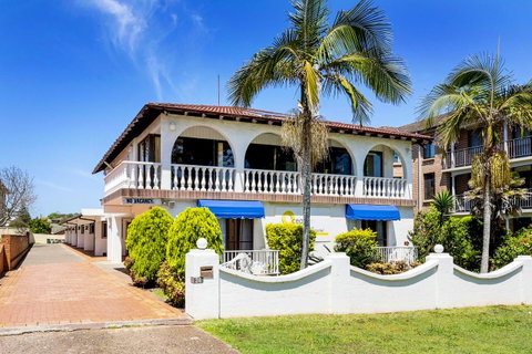 OCEAN BREEZE MOTEL - Airlie Beach Holiday 0