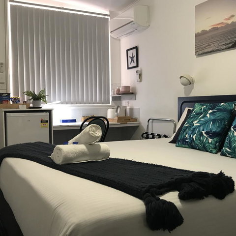 OCEAN BREEZE MOTEL - Airlie Beach Holiday 1