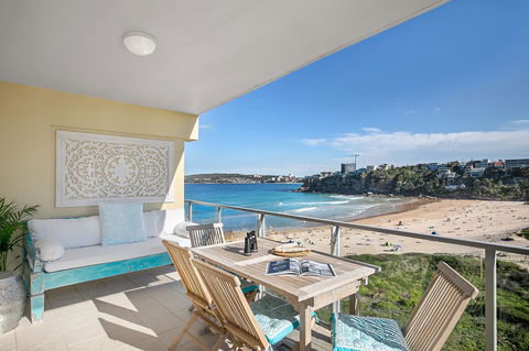 Beachfront Bliss - Airlie Beach Holiday 0