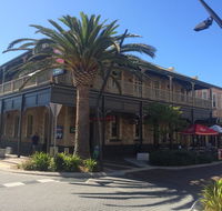 Grosvenor Hotel - Airlie Beach Holiday