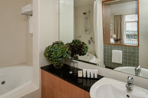 Rydges Newcastle - Airlie Beach Holiday 15