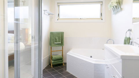 One Tree Bed And Breakfast - Airlie Beach Holiday 9