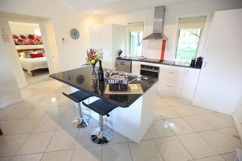One Tree Bed And Breakfast - Airlie Beach Holiday 8