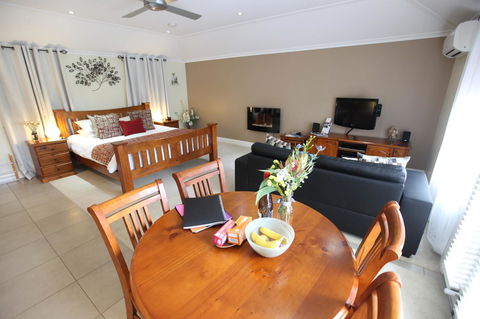 One Tree Bed And Breakfast - Airlie Beach Holiday 16