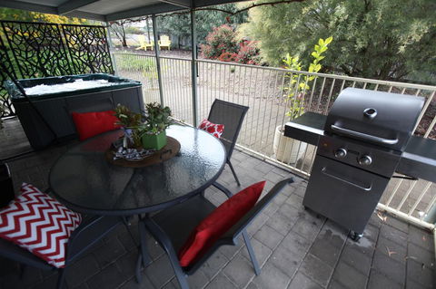 One Tree Bed And Breakfast - Airlie Beach Holiday 3