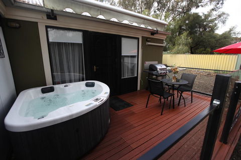 One Tree Bed And Breakfast - Airlie Beach Holiday 13