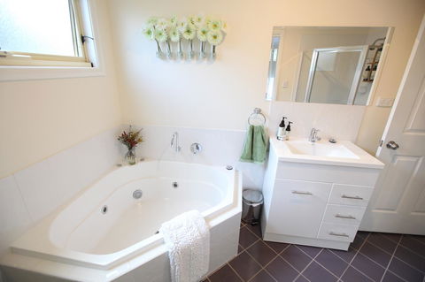 One Tree Bed And Breakfast - Airlie Beach Holiday 10