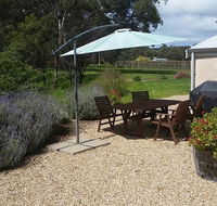 Peppermint Farm Cottage - Airlie Beach Holiday