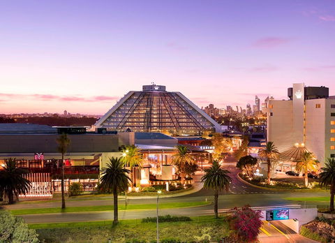 Crown Metropol Perth - Airlie Beach Holiday 5