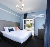 The Stirling Arms Hotel - Airlie Beach Holiday
