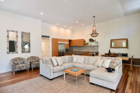 East On Byron - Airlie Beach Holiday 13