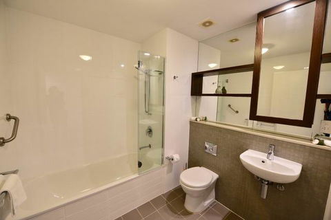 East On Byron - Airlie Beach Holiday 6