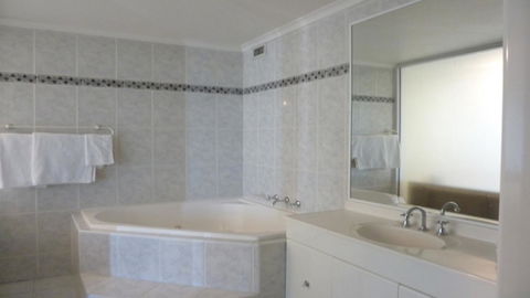 Darling Harbor Apartment - Airlie Beach Holiday 3