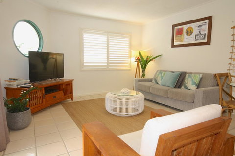 Cossies By The Sea - Airlie Beach Holiday 7