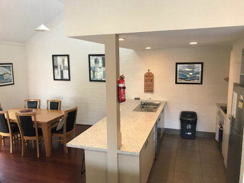 Mariner Bay Apartments - Airlie Beach Holiday 4