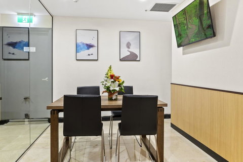 YEHS Hotel Sydney QVB - Airlie Beach Holiday 17