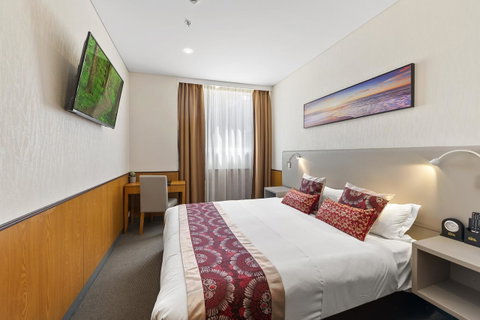 YEHS Hotel Sydney QVB - Airlie Beach Holiday 7