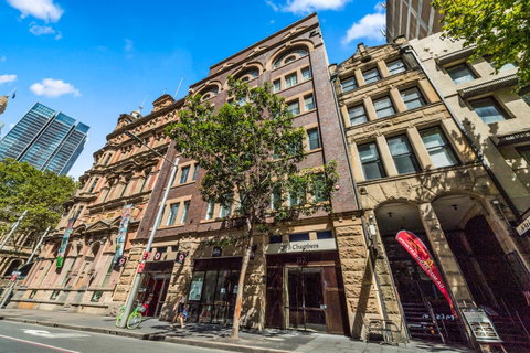 YEHS Hotel Sydney QVB - Airlie Beach Holiday 1
