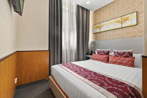 YEHS Hotel Sydney QVB - Airlie Beach Holiday 8