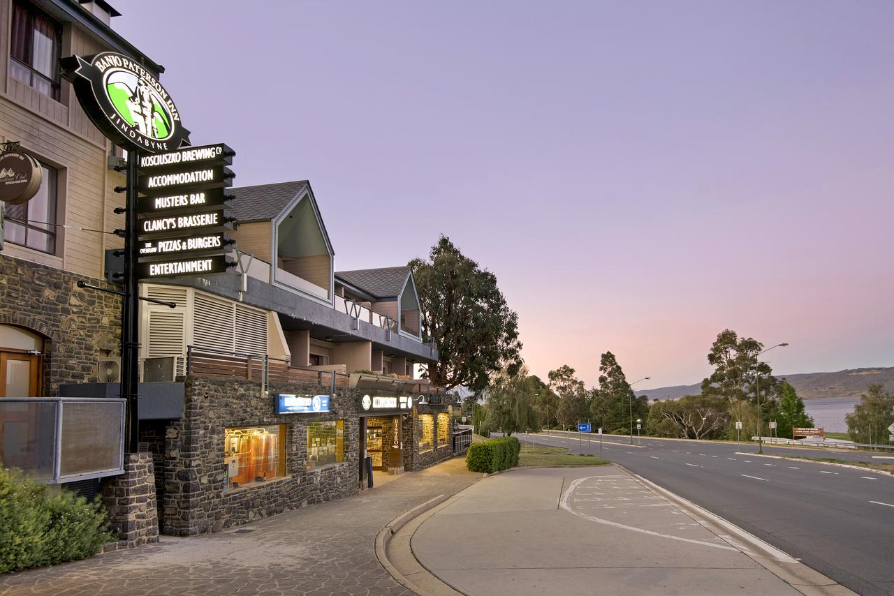 Jindabyne NSW Airlie Beach Holiday