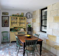 Apple Tree Cottage - Airlie Beach Holiday