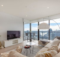 High Rise apt in Heart of Sydney wt Harbour View - Airlie Beach Holiday
