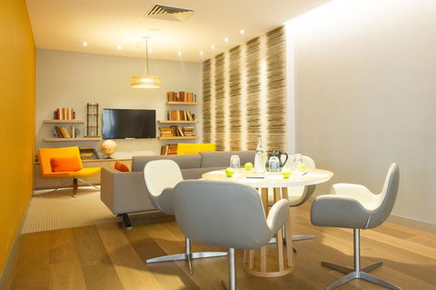 Novotel Sydney Darling Harbour - Airlie Beach Holiday 27