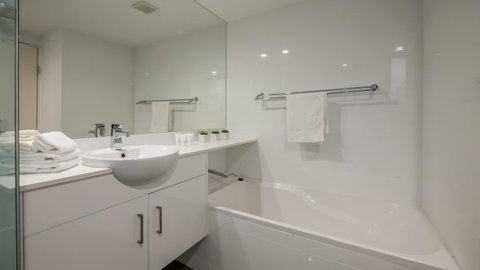 Byron Quarter Apartments - Airlie Beach Holiday 35