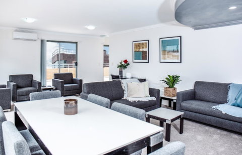 DD Apartments On Darling Harbour - Airlie Beach Holiday 10