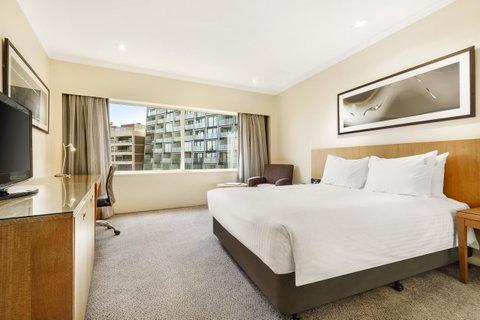 Holiday Inn Sydney Potts Point - Airlie Beach Holiday 24