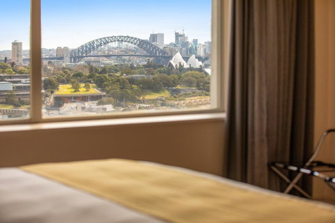 Holiday Inn Sydney Potts Point - Airlie Beach Holiday 2