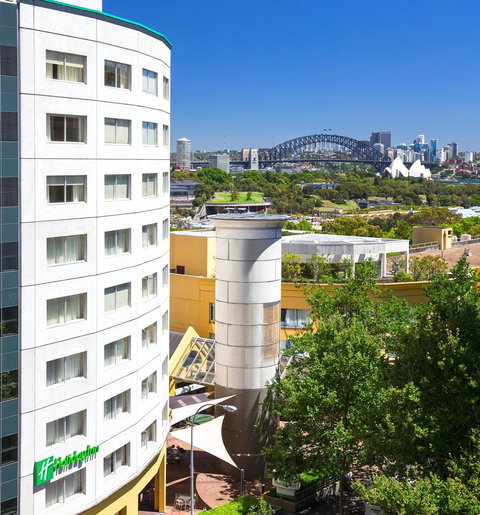 Holiday Inn Sydney Potts Point - Airlie Beach Holiday 0