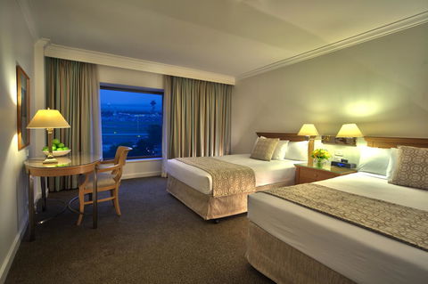 Stamford Plaza Sydney Airport Hotel & Conference Centre - Airlie Beach Holiday 7