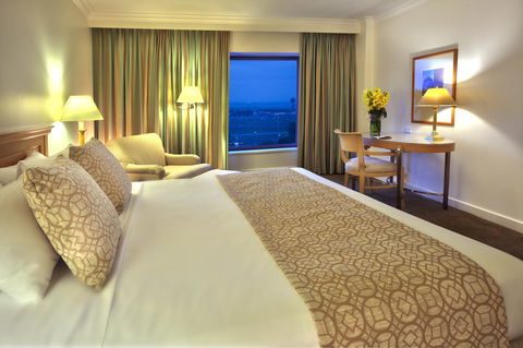 Stamford Plaza Sydney Airport Hotel & Conference Centre - Airlie Beach Holiday 6