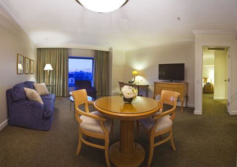 Stamford Plaza Sydney Airport Hotel & Conference Centre - Airlie Beach Holiday 16