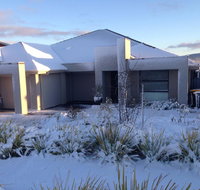 Jindabyne Executive - Airlie Beach Holiday