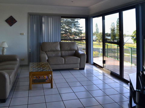 Oxley 8 At Tuncurry - Airlie Beach Holiday 0