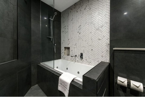 Holiday Inn & Suites - Parramatta Marsden Street, An IHG Hotel - Airlie Beach Holiday 6