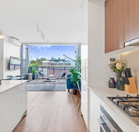 Large Light Luxe 3BDR 2BA Free Parking - walk to Sydney Uni and RPA - Airlie Beach Holiday