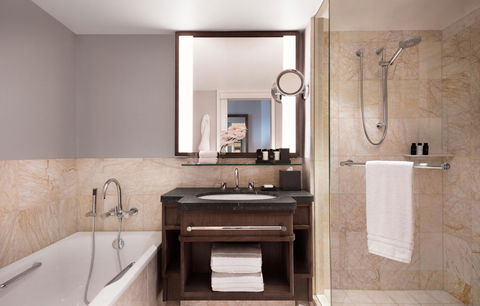 Four Seasons Hotel Sydney - Airlie Beach Holiday 5