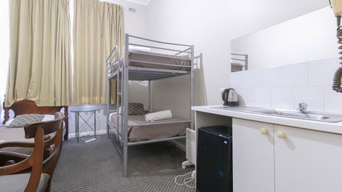 Woolbrokers Hotel - Airlie Beach Holiday 13